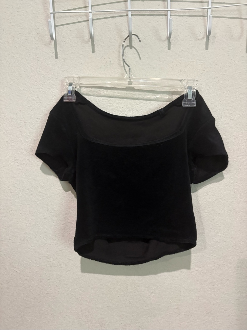 ALO Yoga Black Off-Shoulder Cropped Top